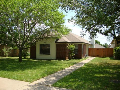 Photo of 1007 Black Locust DR, Pflugerville, TX 78660 (MLS # 3608985)