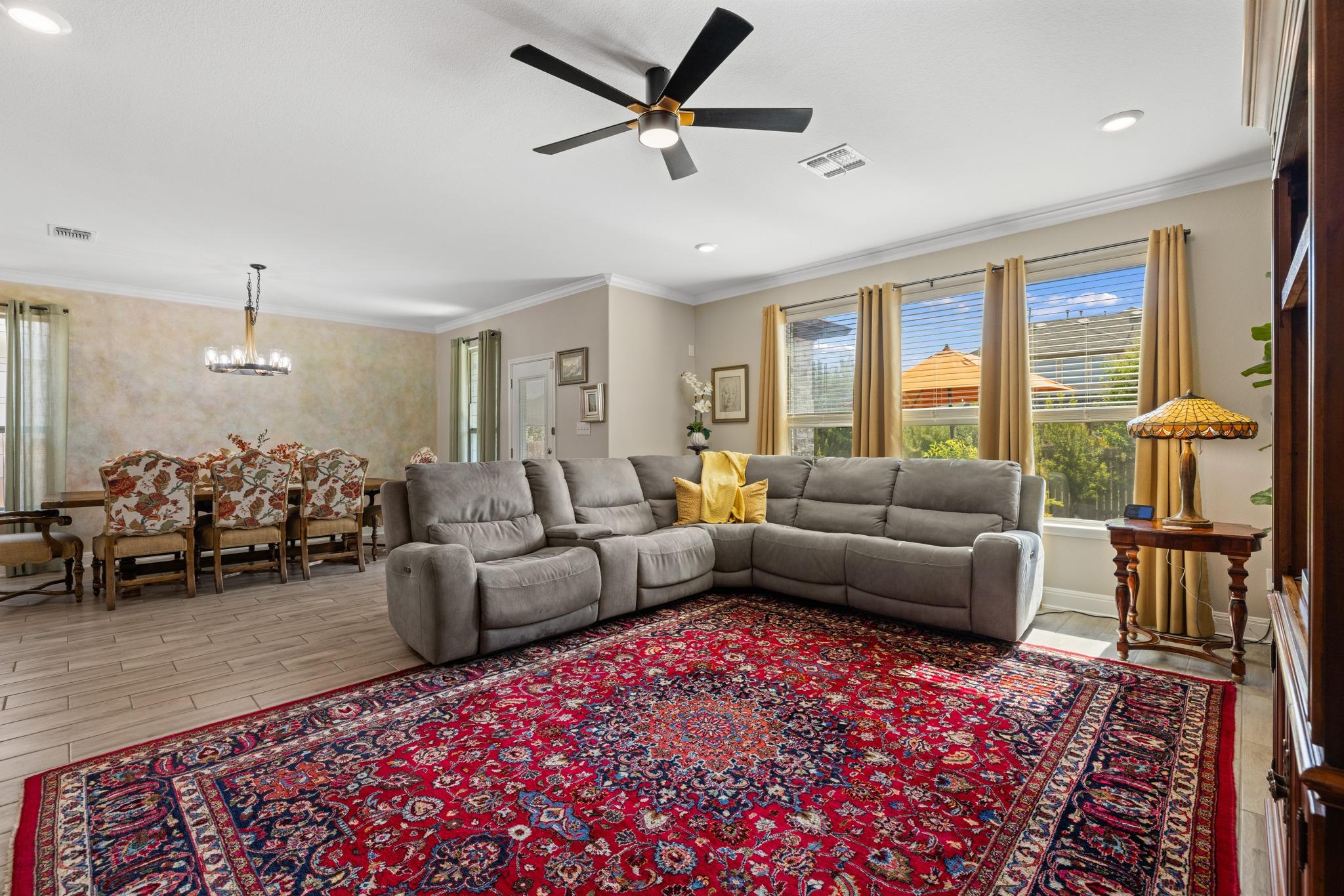 1212 Euless LN