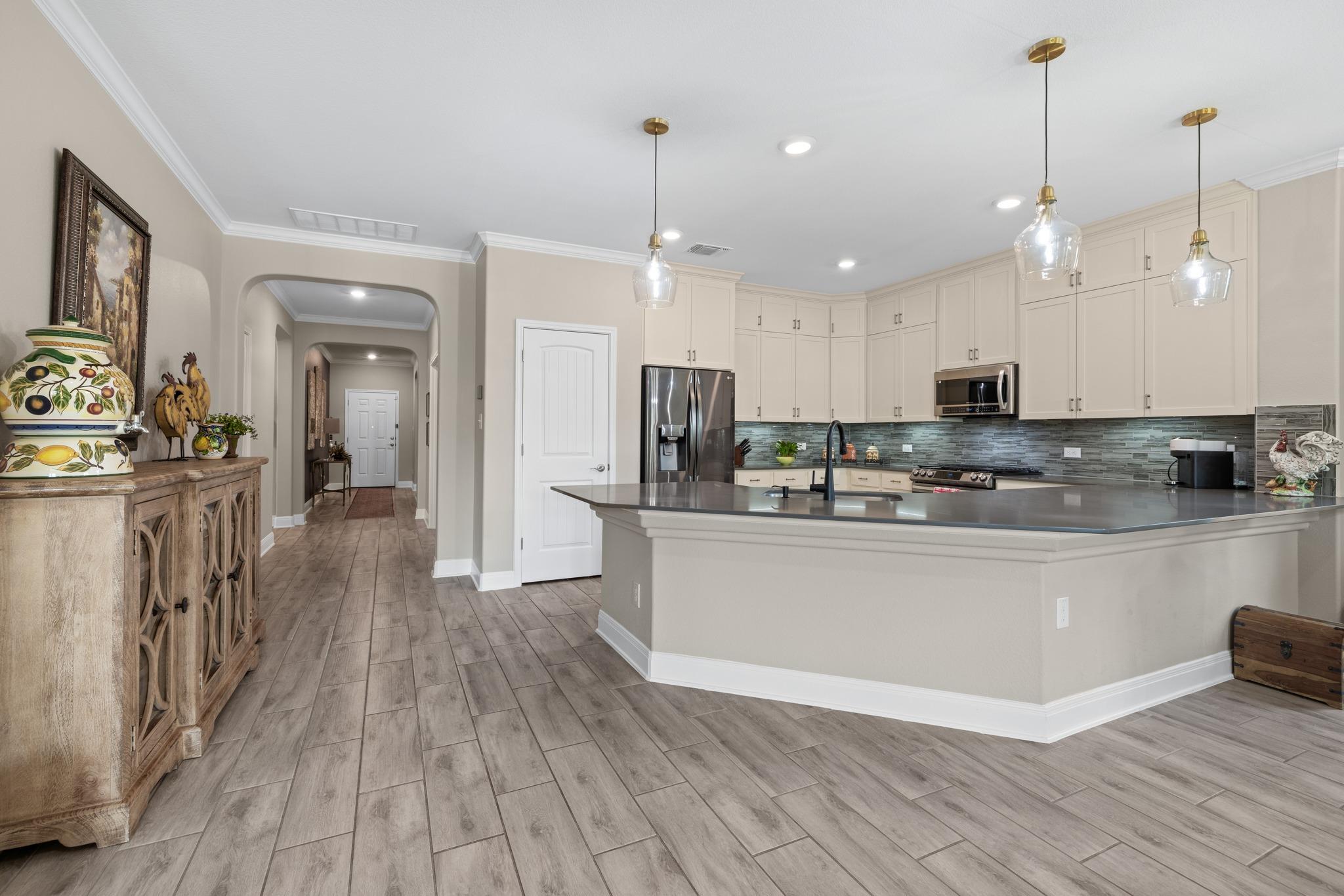 1212 Euless LN