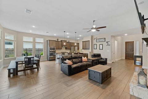 Photo of 812 Heartleaf DR, Leander, TX 78641 (MLS # 1697980)