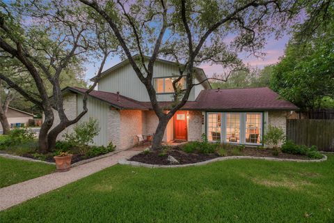 Photo of 7615 Rockpoint DR, Austin, TX 78731 (MLS # 1505734)