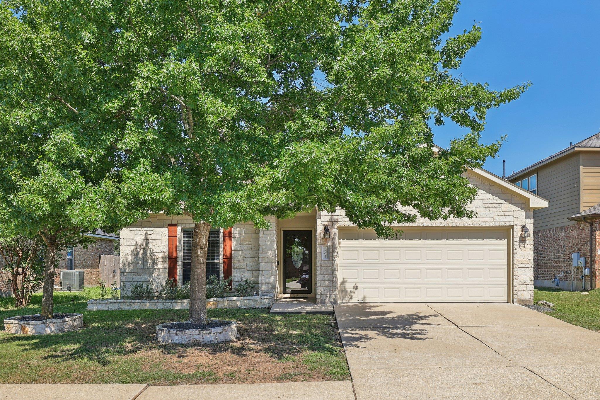 1207 Tricia CV