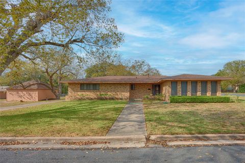 Photo of 701 Herder Ave, Schulenburg, TX 78956 (MLS # 4898949)