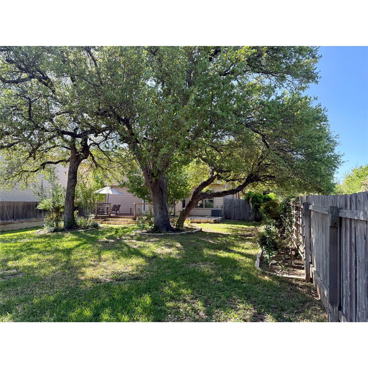 2201 Ezra CT