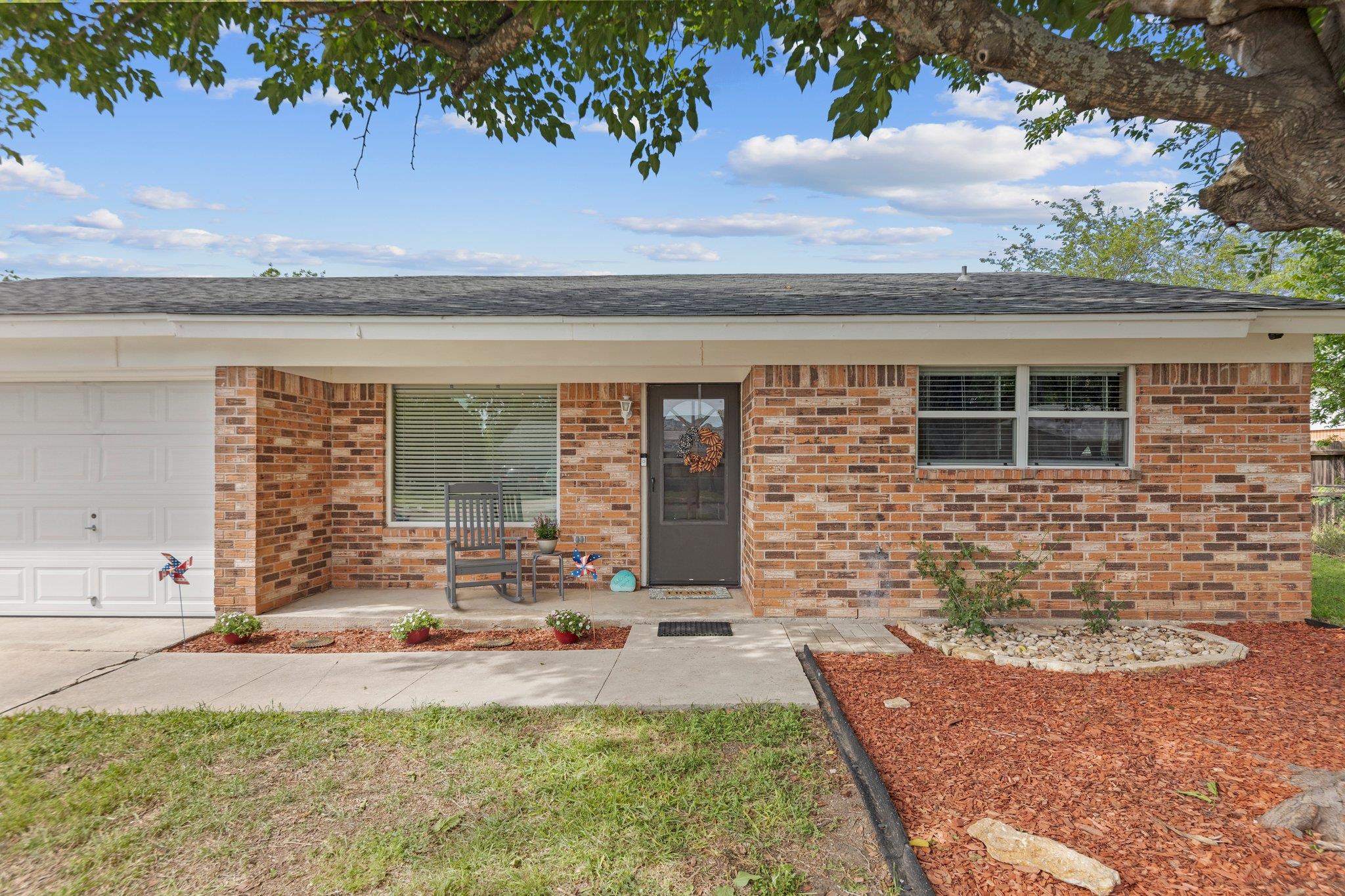 1611 Velma Ave