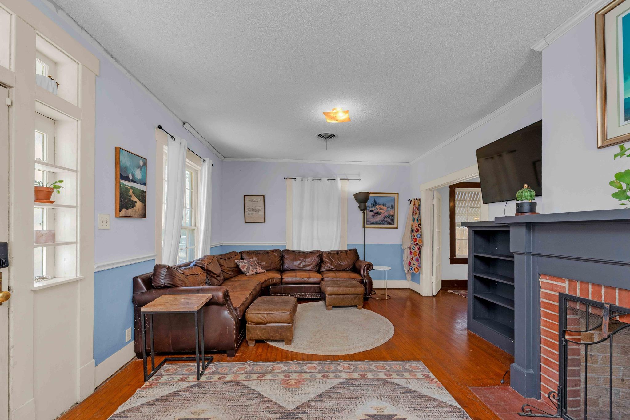 706 W 11th ST