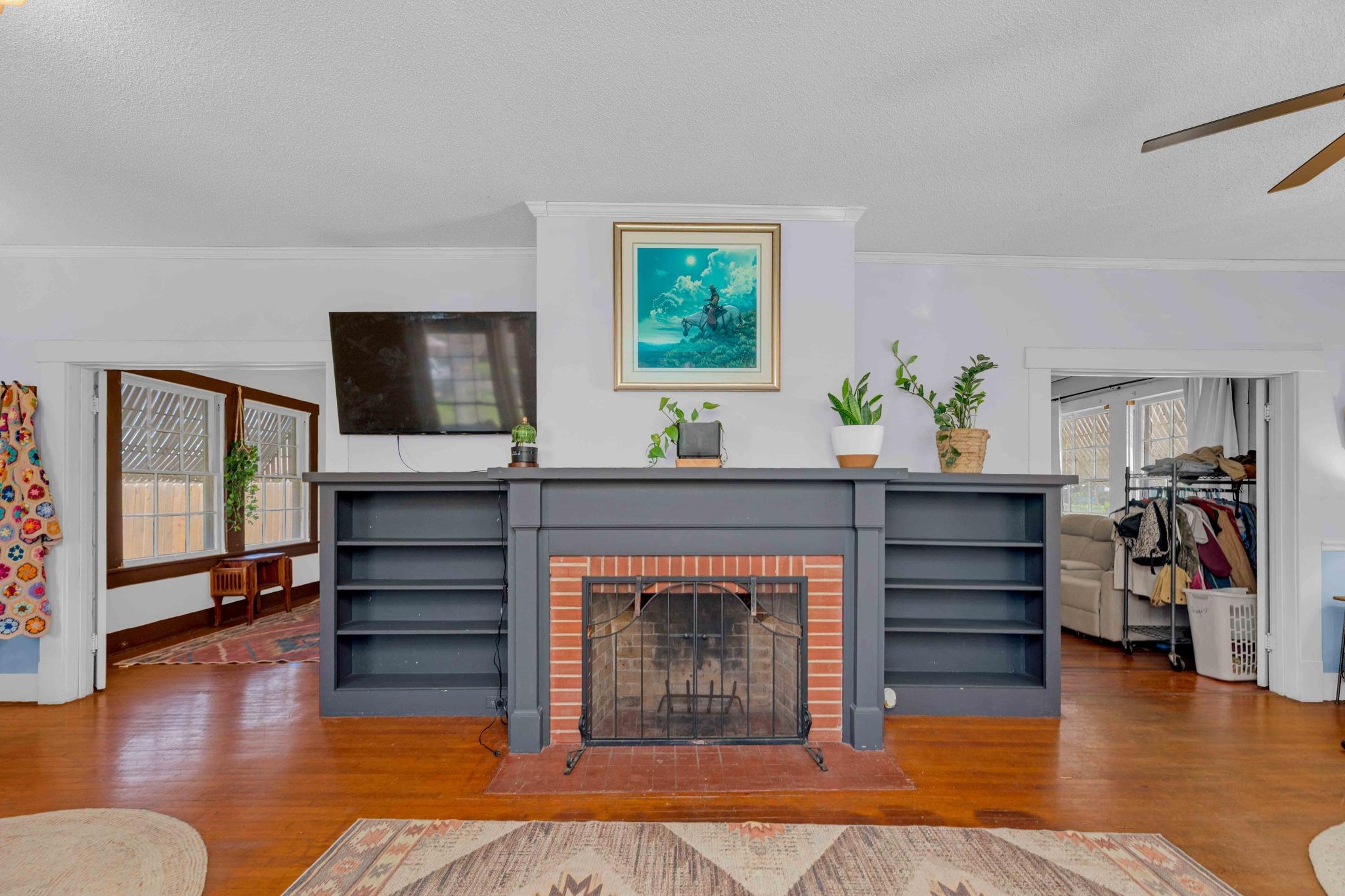 706 W 11th ST