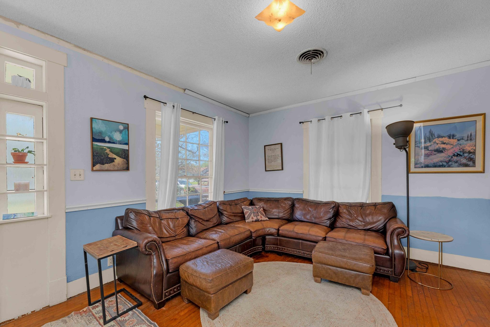 706 W 11th ST