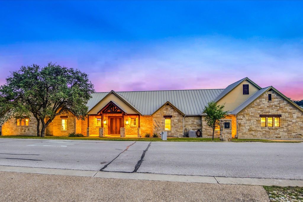 Photo of 409 Venture BLVD S, Point Venture, TX 78645 (MLS # 1473968)