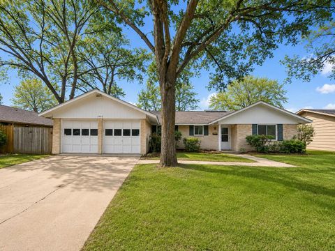 Photo of 2002 Lazy Brook Brk, Austin, TX 78723 (MLS # 5258656)