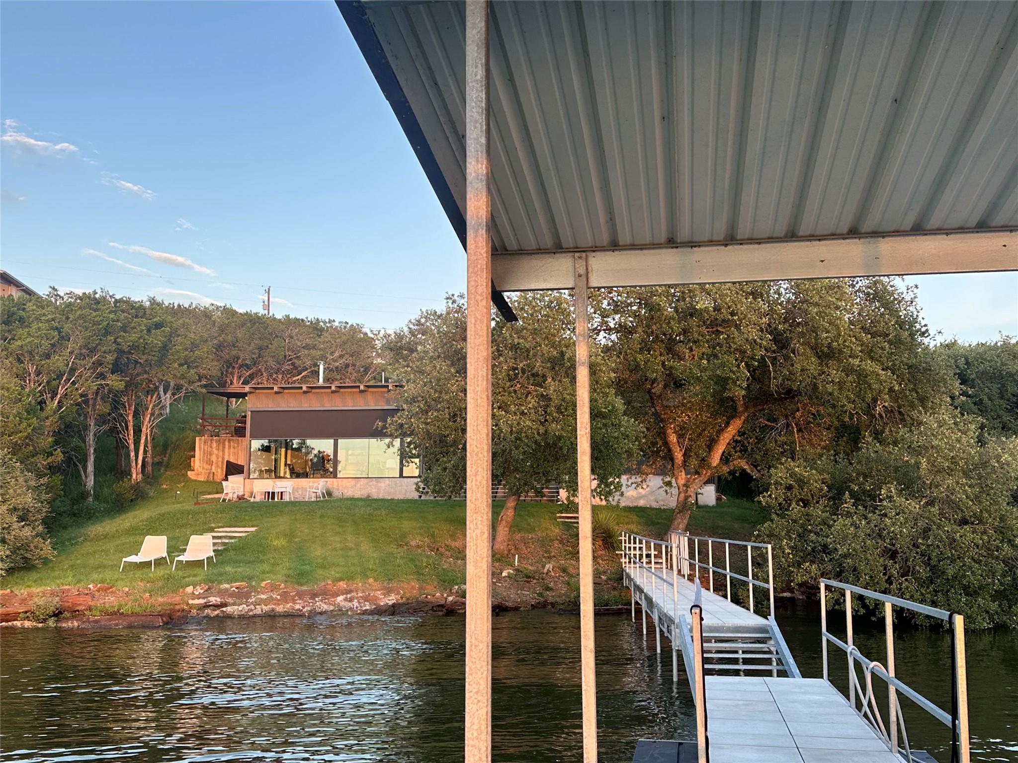 4571 Sunset Cliff RD