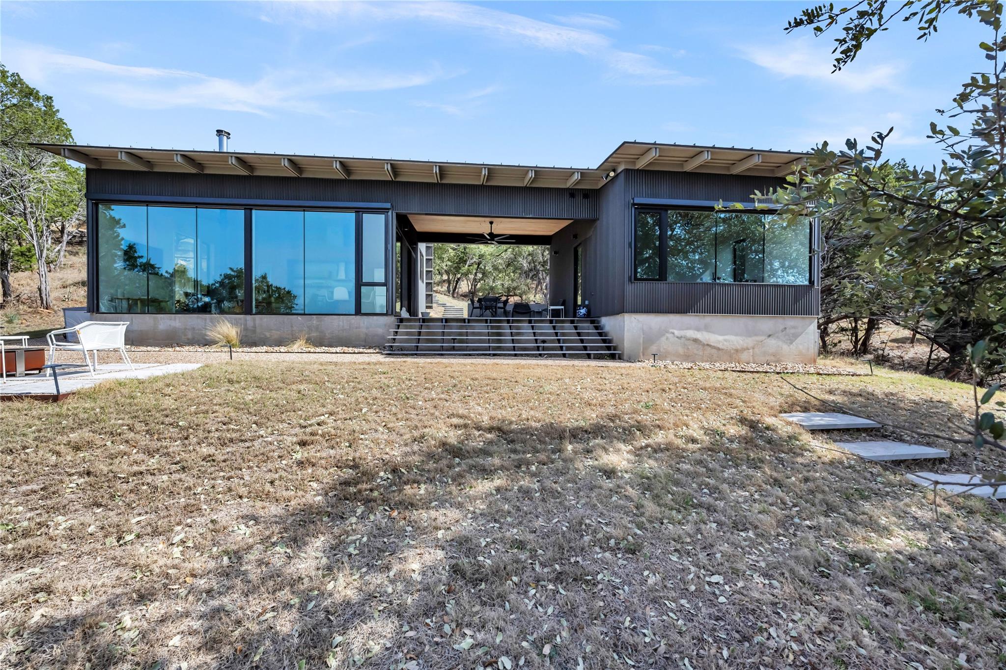 4571 Sunset Cliff RD