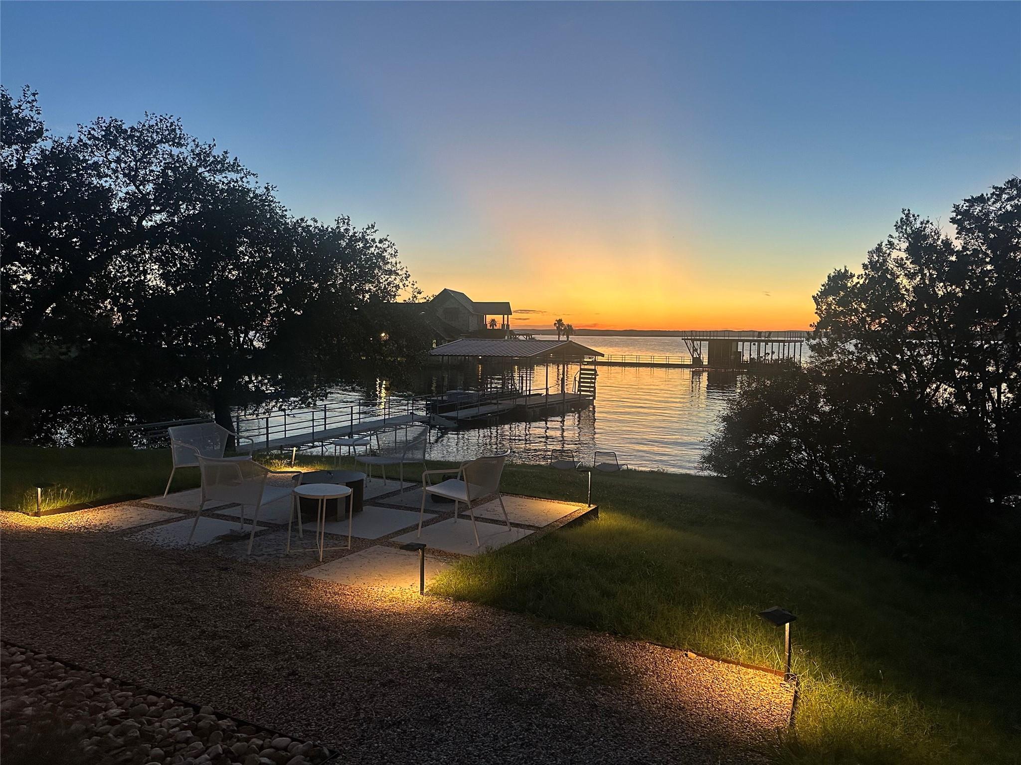 4571 Sunset Cliff RD