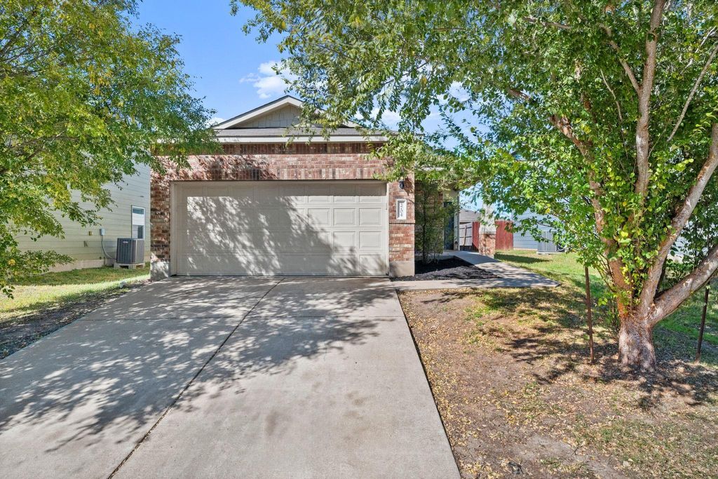Photo of 5704 Levenwood LN, Austin, TX 78724 (MLS # 9783733)