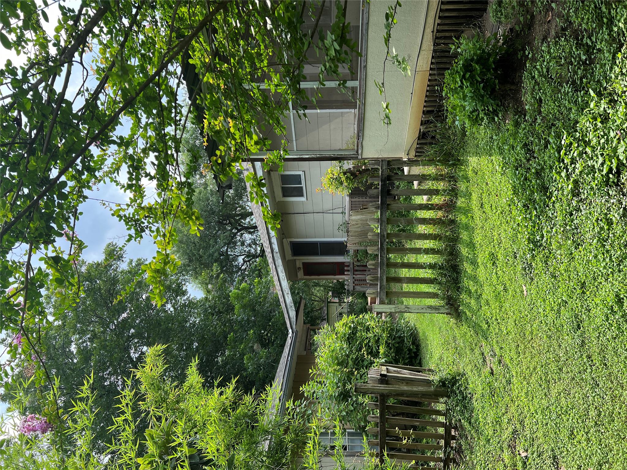 310 Smith LN
