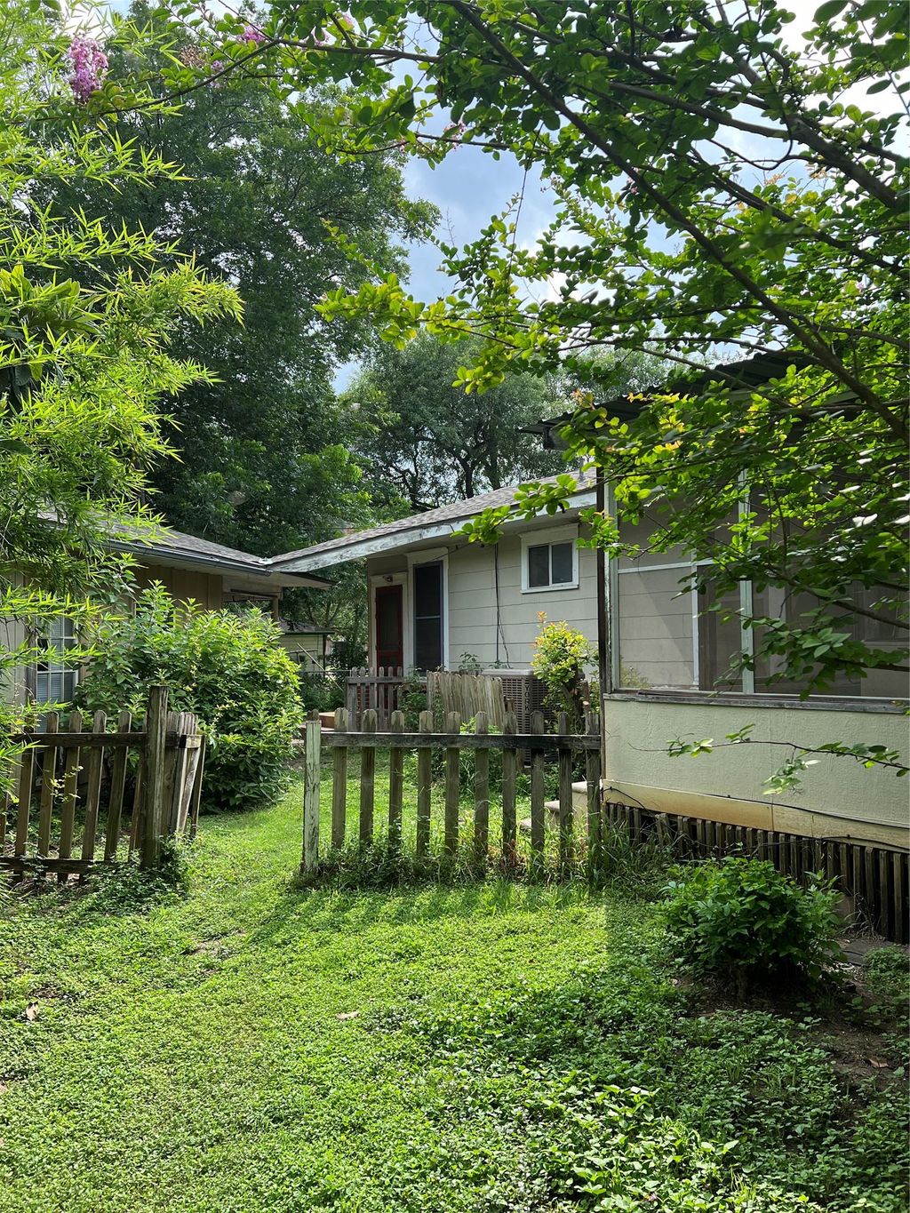 Photo of 310 Smith LN, San Marcos, TX 78666 (MLS # 9764974)