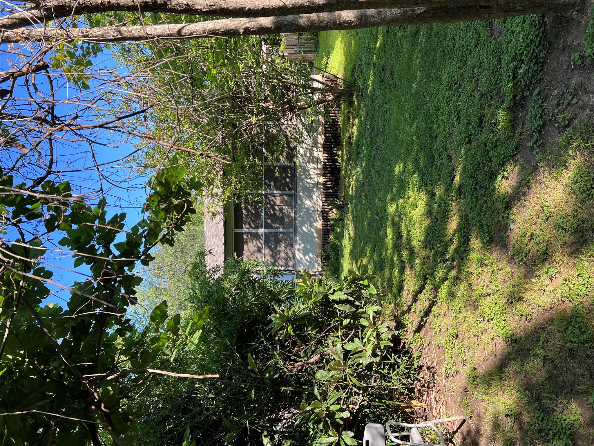 310 Smith LN