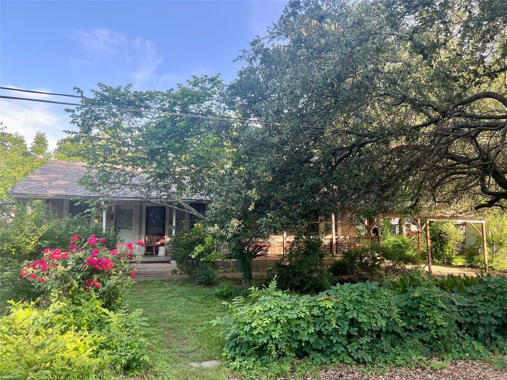 Photo of 310 Smith LN, San Marcos, TX 78666 (MLS # 9764974)