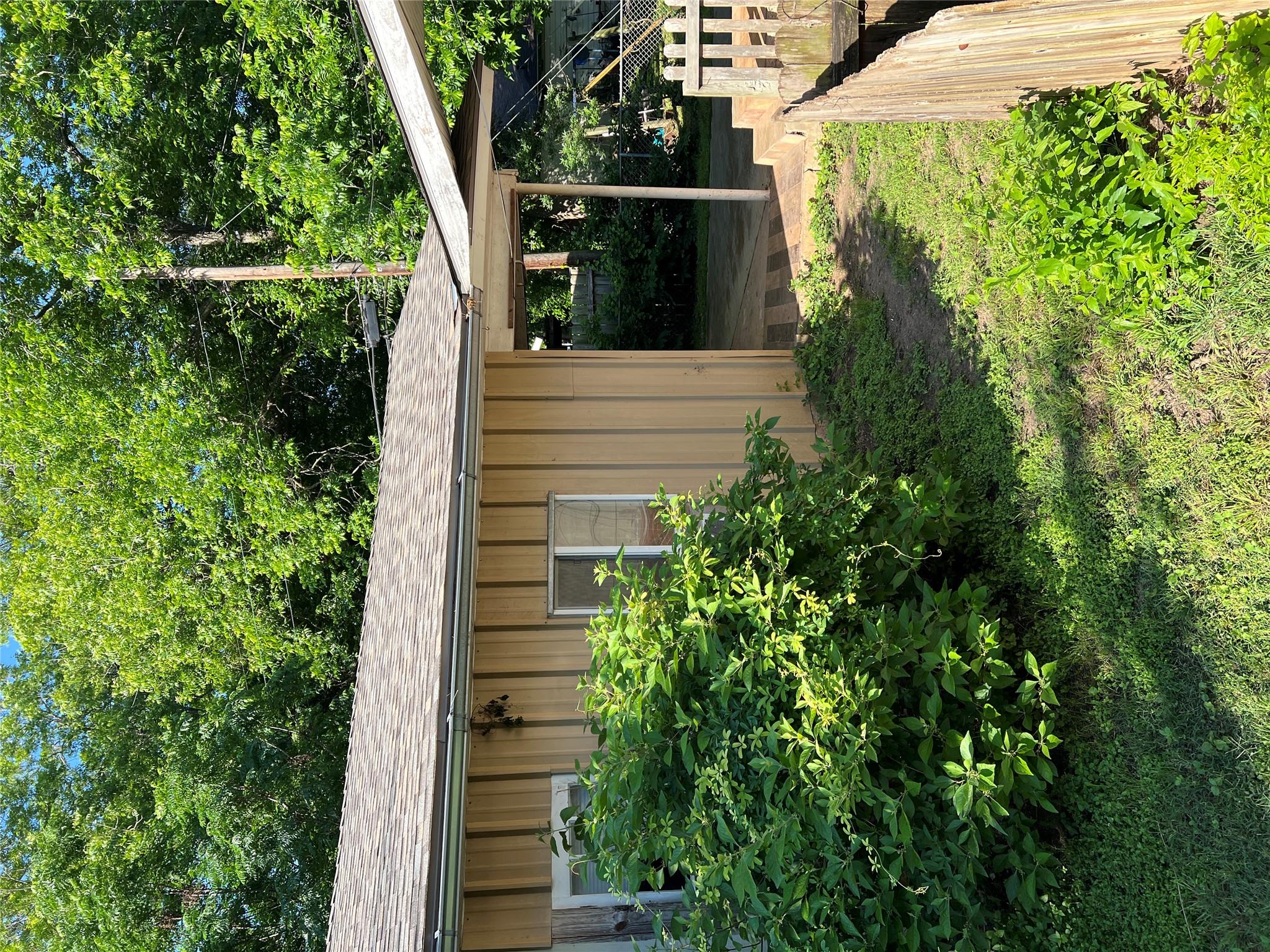 310 Smith LN