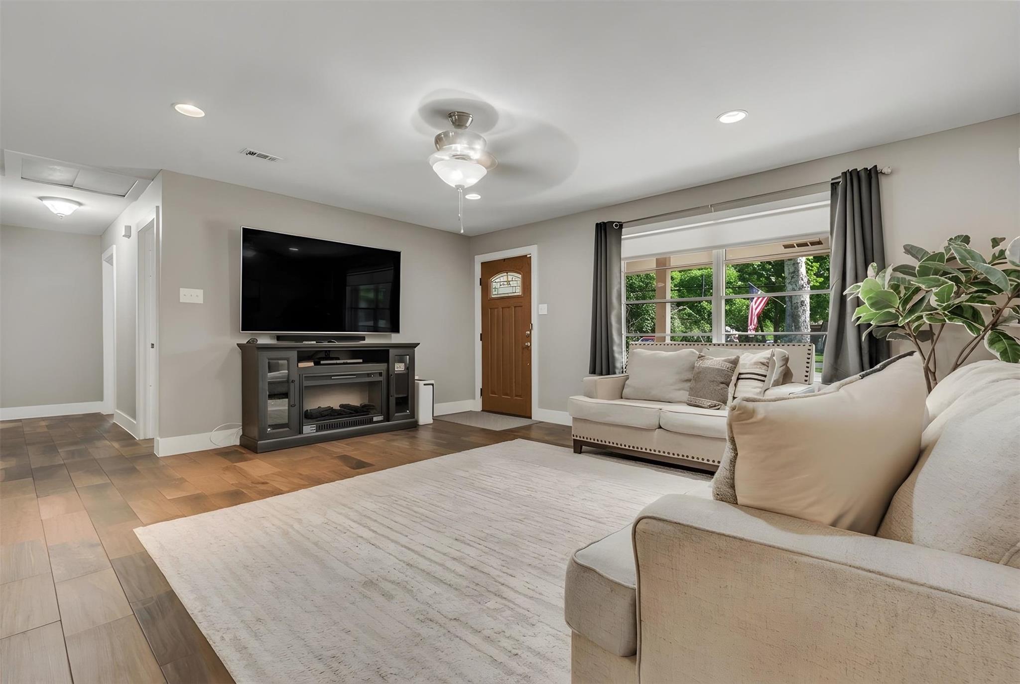 1009 Crepe Myrtle DR