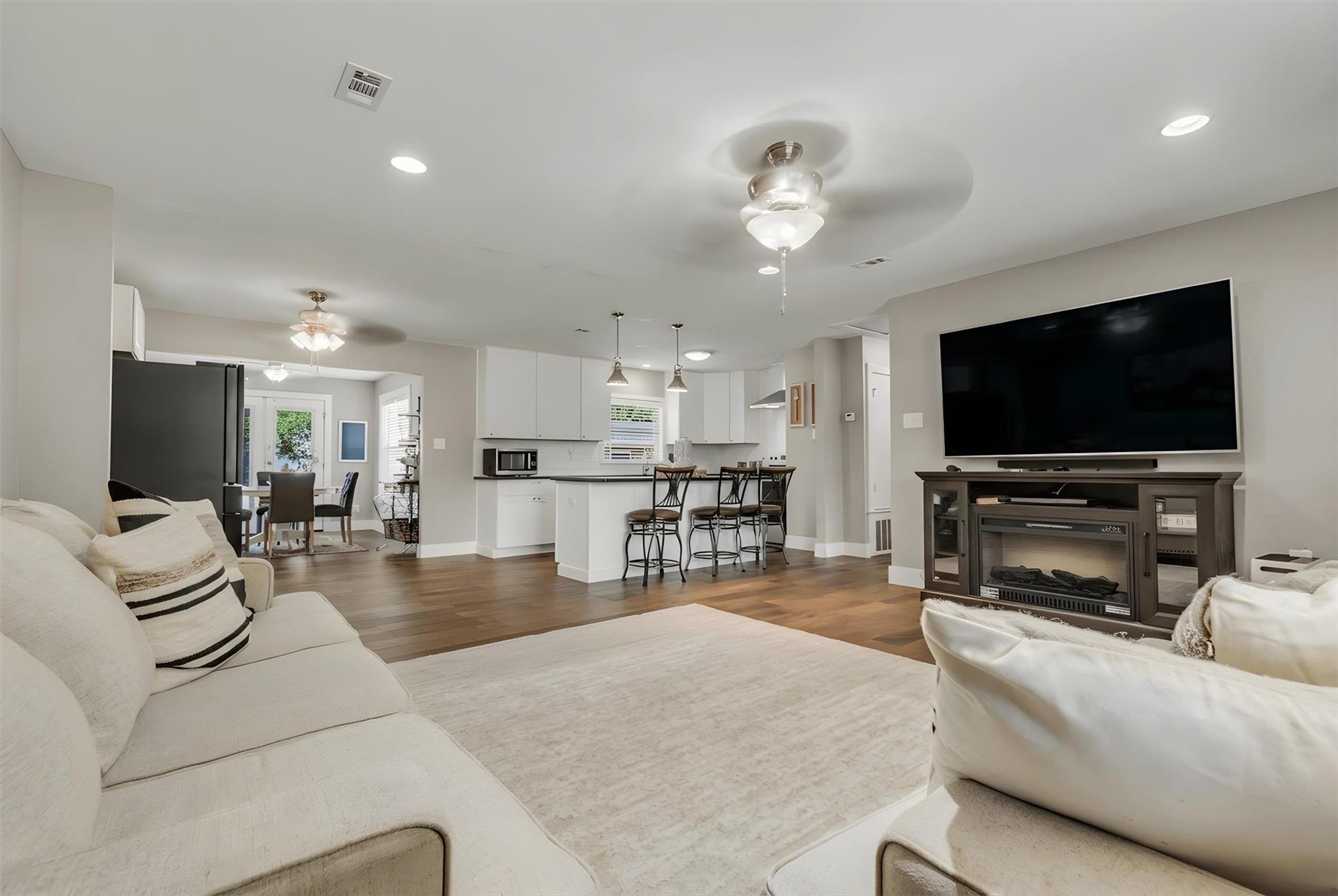 1009 Crepe Myrtle DR