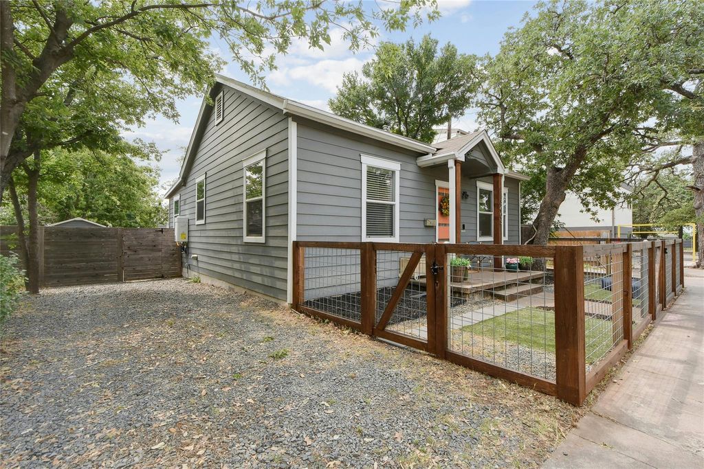 Photo of 3403 King ST, Austin, TX 78705 (MLS # 9223016)