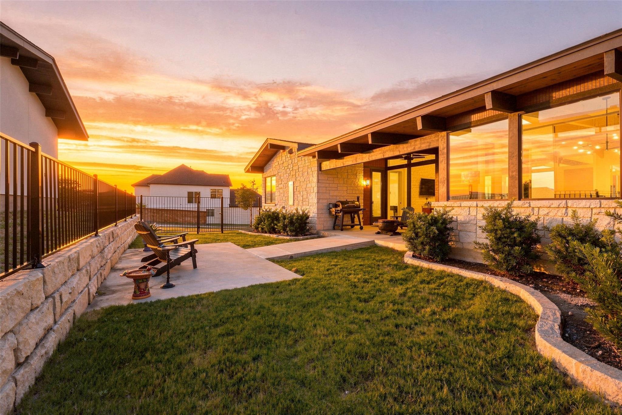 206 Waters View CT