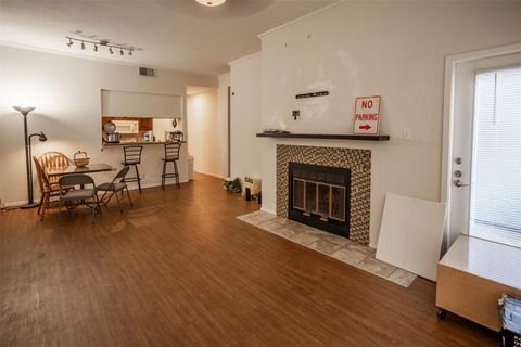 807 W 25th ST 102 Austin TX 78705
