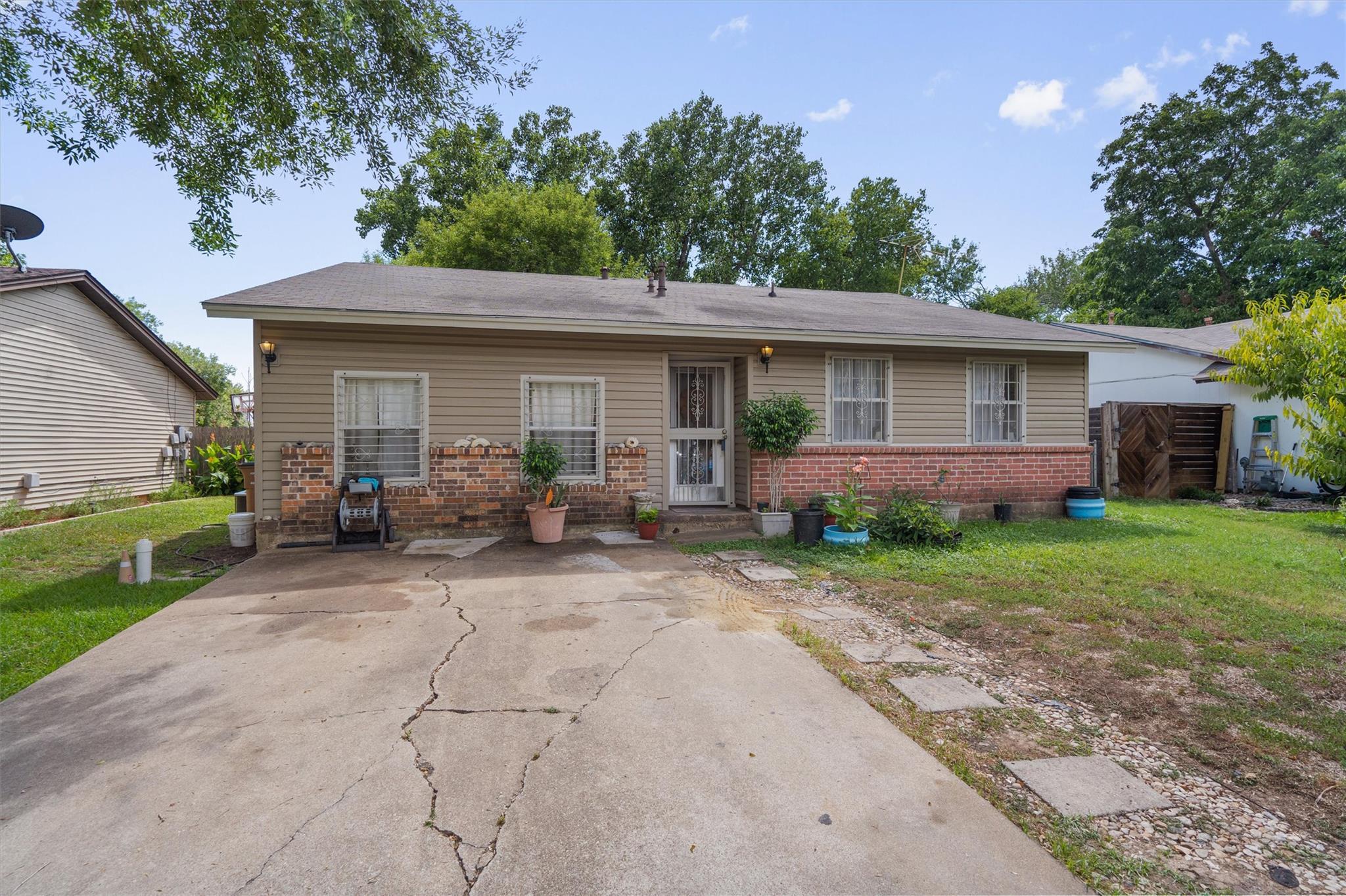 5507 Burgundy DR