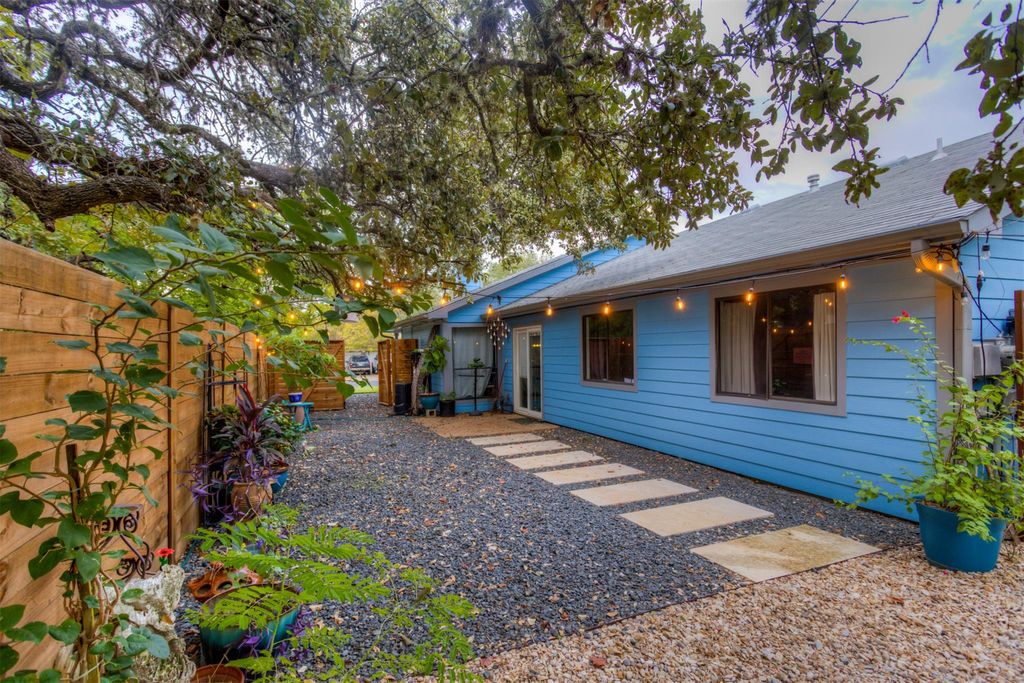 Photo of 3811 Stonecroft DR, Austin, TX 78749 (MLS # 3019471)