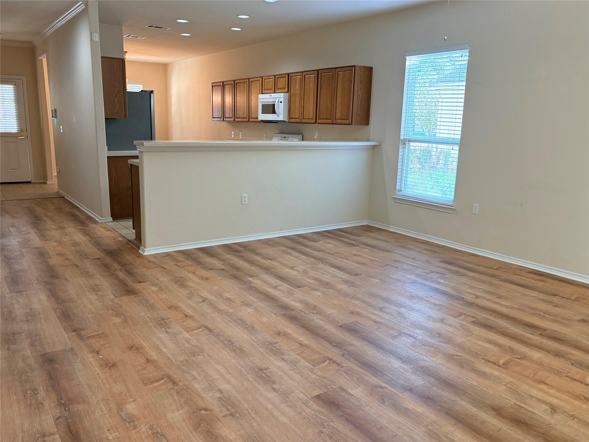 318 Crockett LOOP