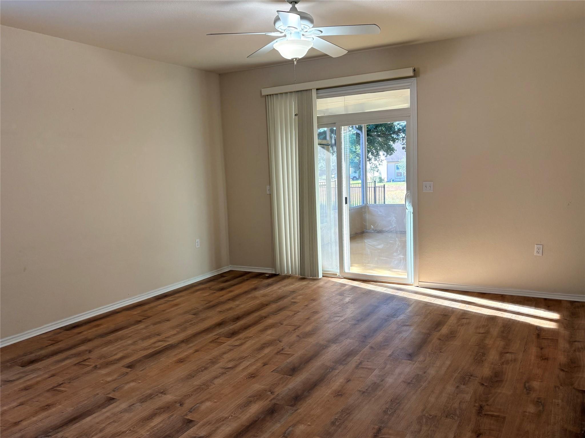 318 Crockett LOOP