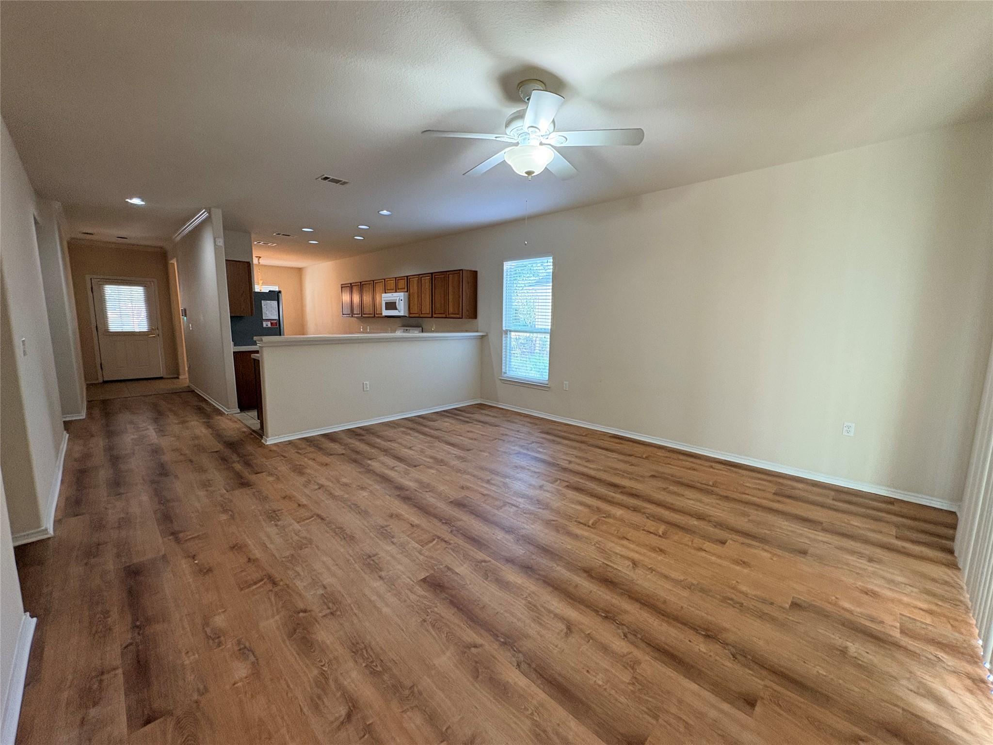 318 Crockett LOOP