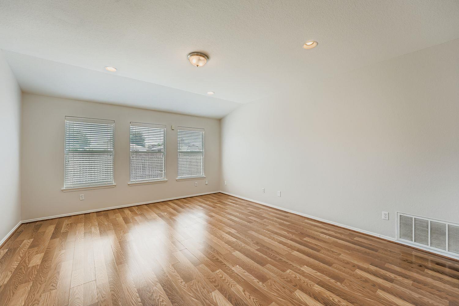 302 Floating Leaf DR