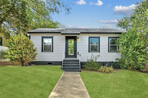 Photo of 2943 Higgins ST, Austin, TX 78722 (MLS # 9564854)