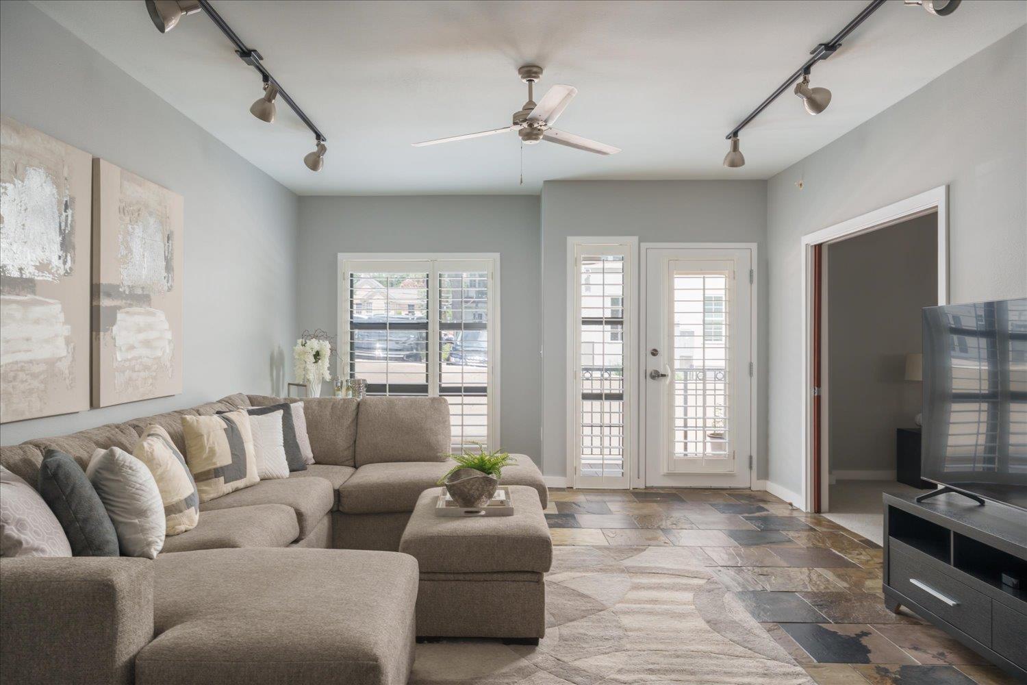 1812 West Ave 207
