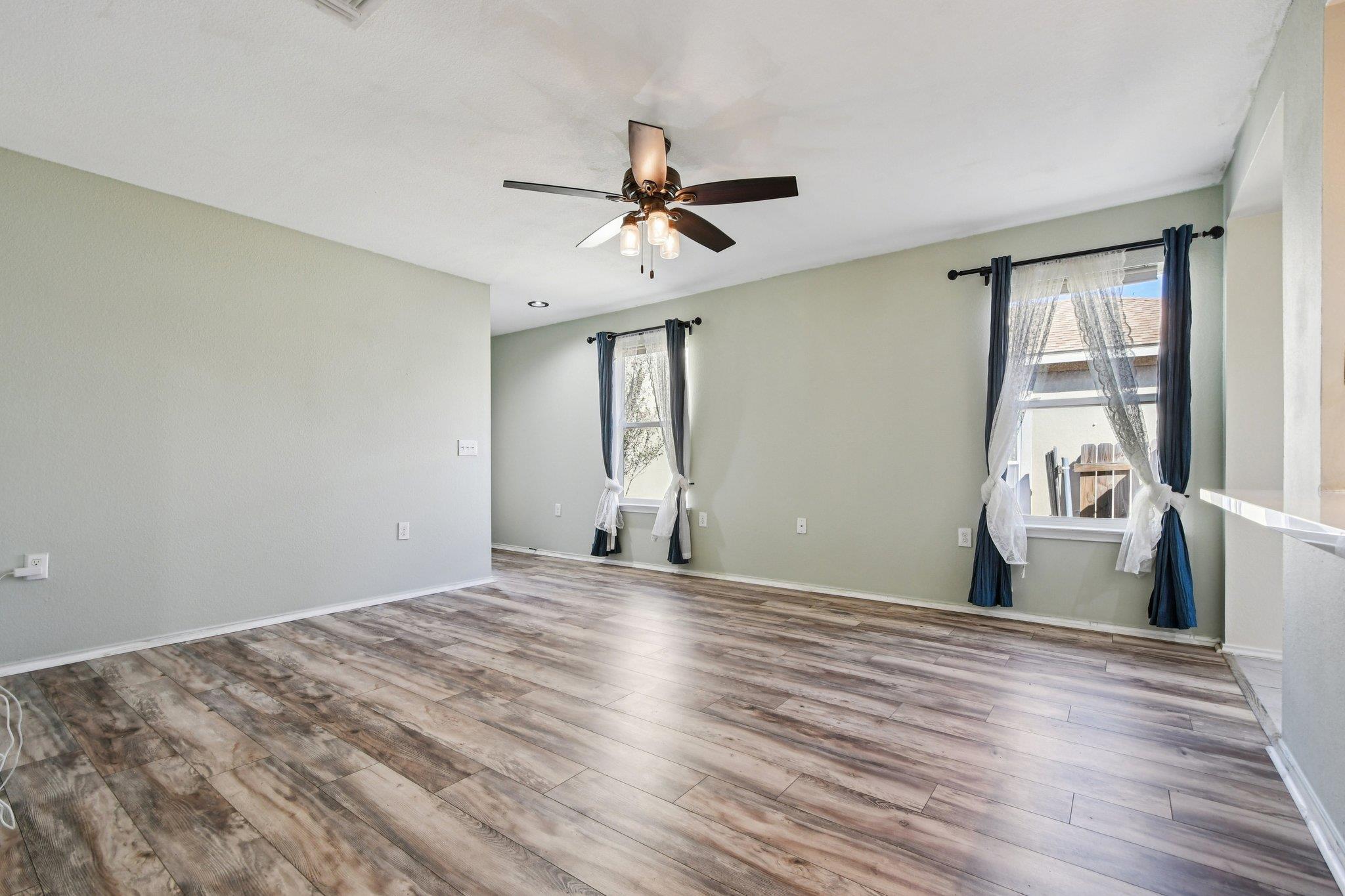 11109 Roderick Lawson LN