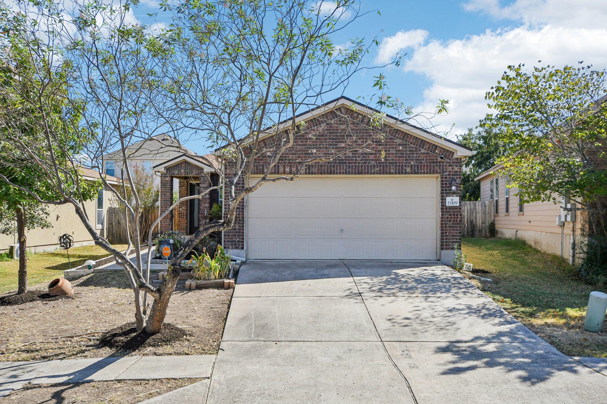 11109 Roderick Lawson LN
