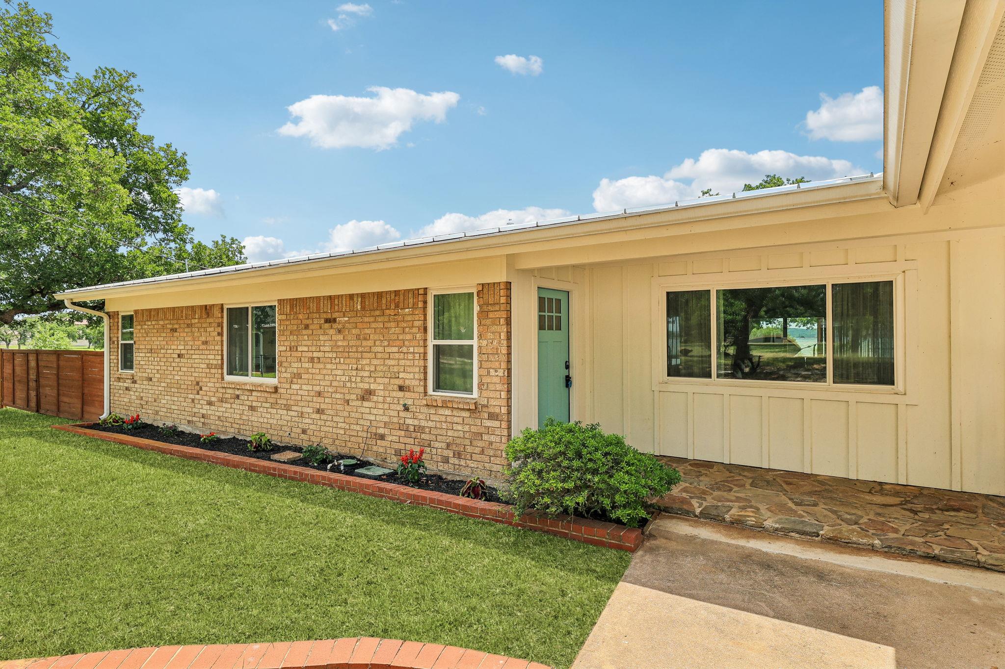 114 Agarita DR