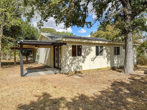 176 Lacy DR Elgin TX 78621