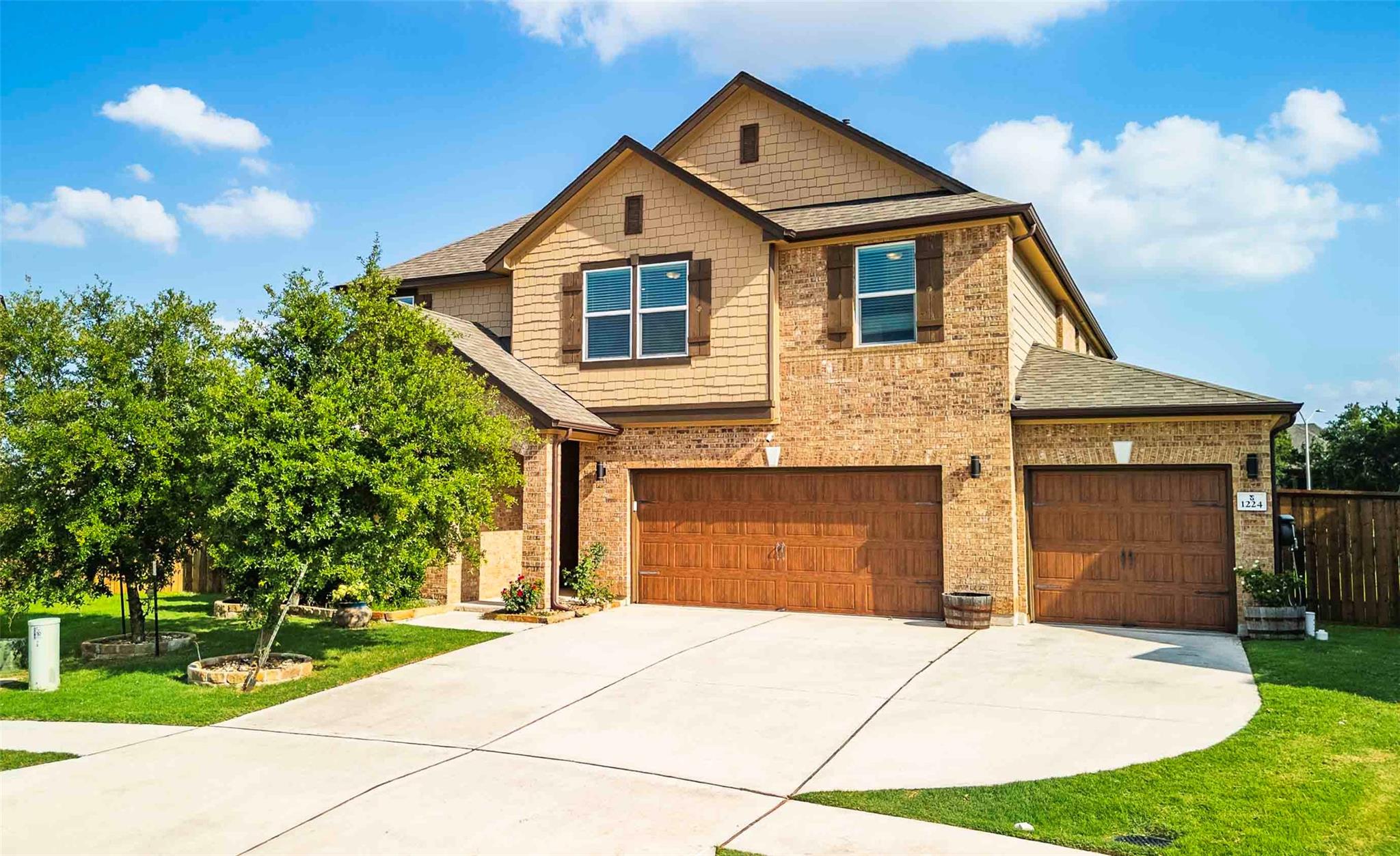 1224 Euless LN