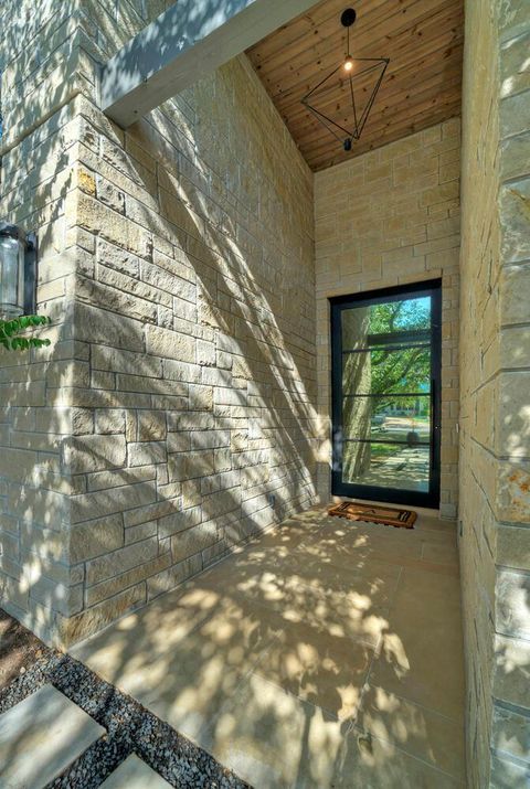 Tiny photo for 10 Monarch Oaks LN, The Hills, TX 78738 (MLS # 9311683)