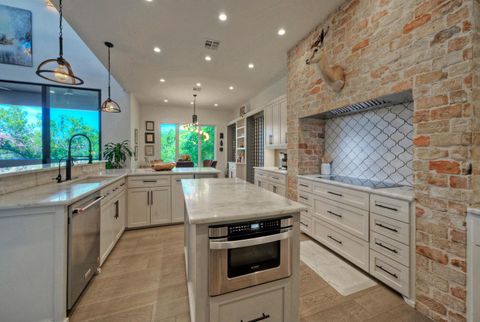 Tiny photo for 10 Monarch Oaks LN, The Hills, TX 78738 (MLS # 9311683)