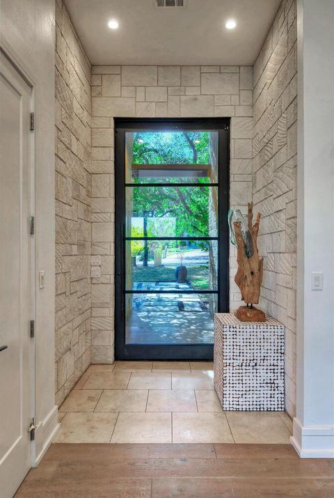 Tiny photo for 10 Monarch Oaks LN, The Hills, TX 78738 (MLS # 9311683)