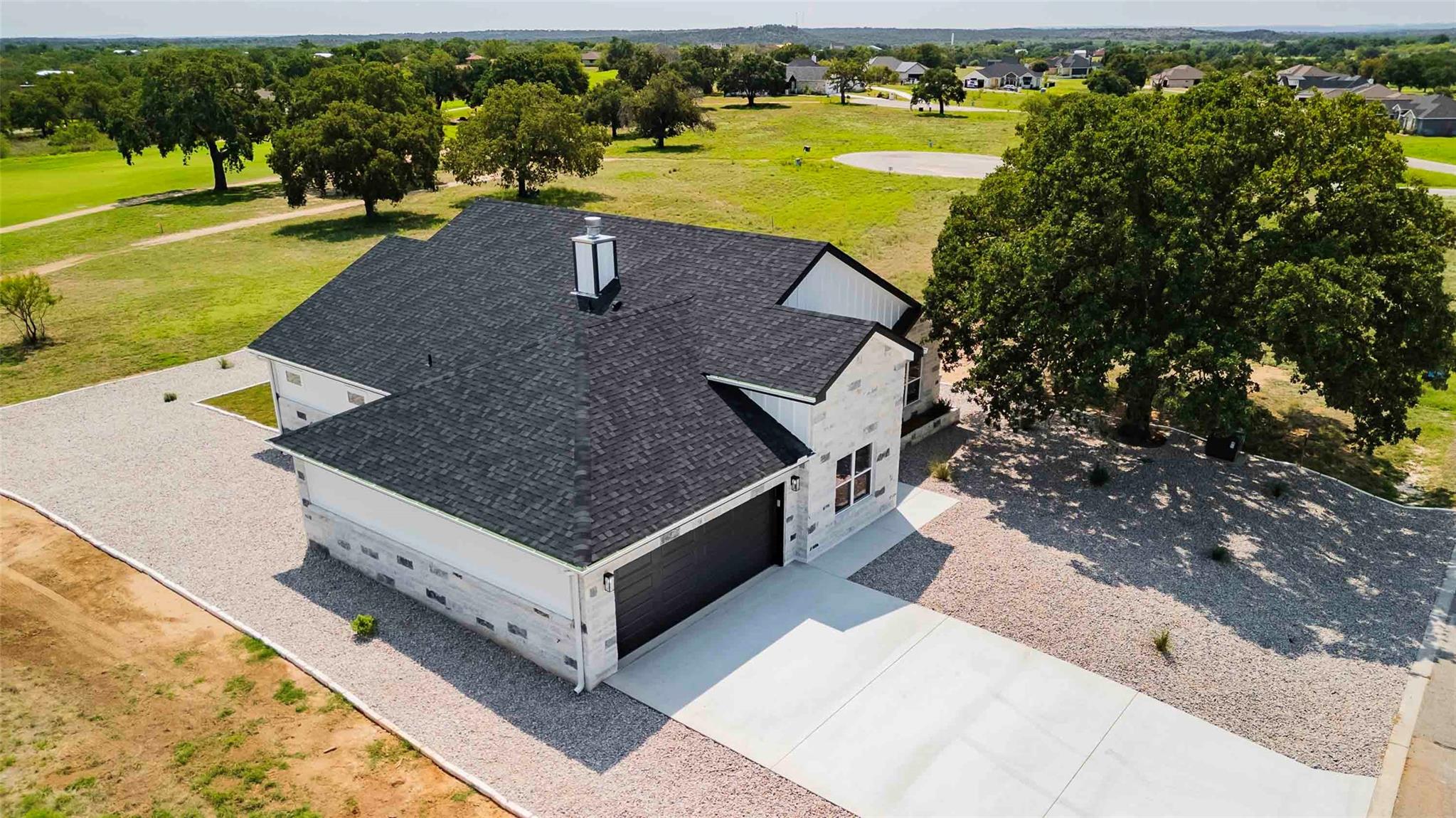 215 Oak Grove PKWY