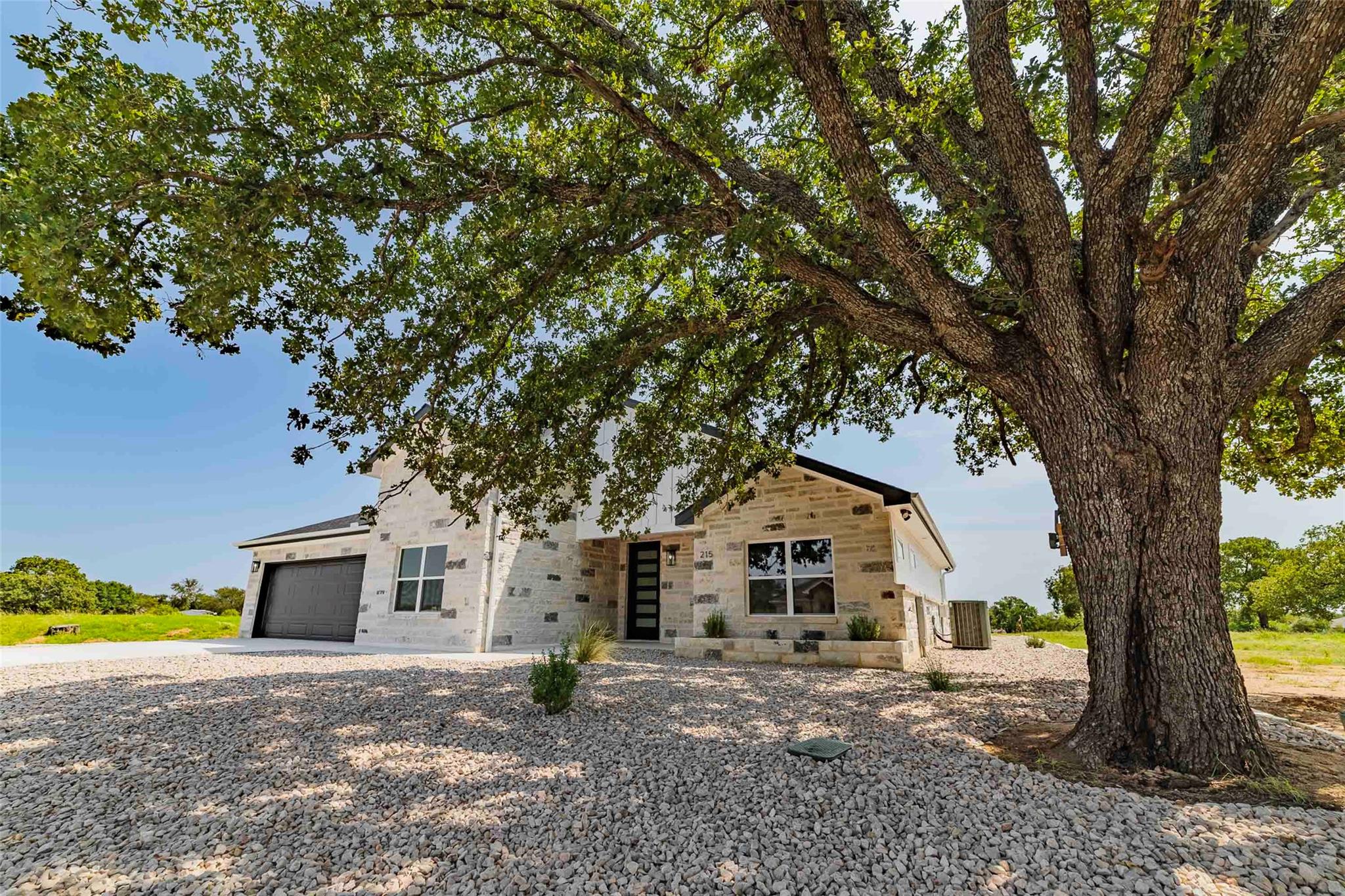 215 Oak Grove PKWY