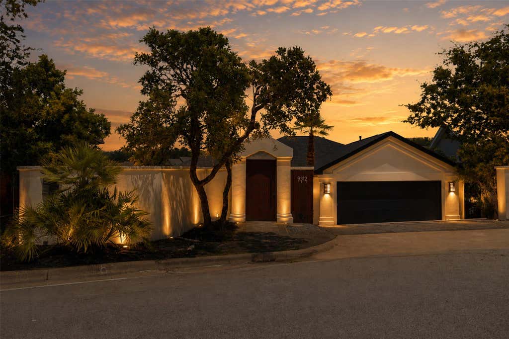 Photo of 9312 Knoll Crest LOOP, Austin, TX 78759 (MLS # 9582387)