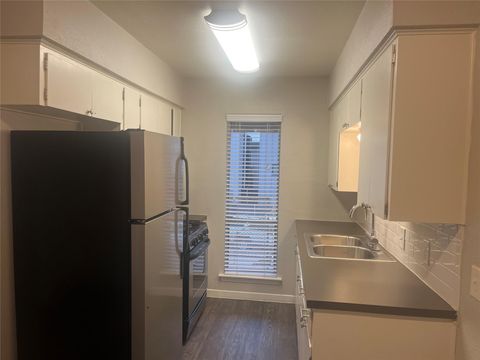 Photo of 5607 Sunshine DR #117, Austin, TX 78756 (MLS # 8896204) Photo of 5607 Sunshine DR #117, Austin, TX 78756 (MLS # 8896204)