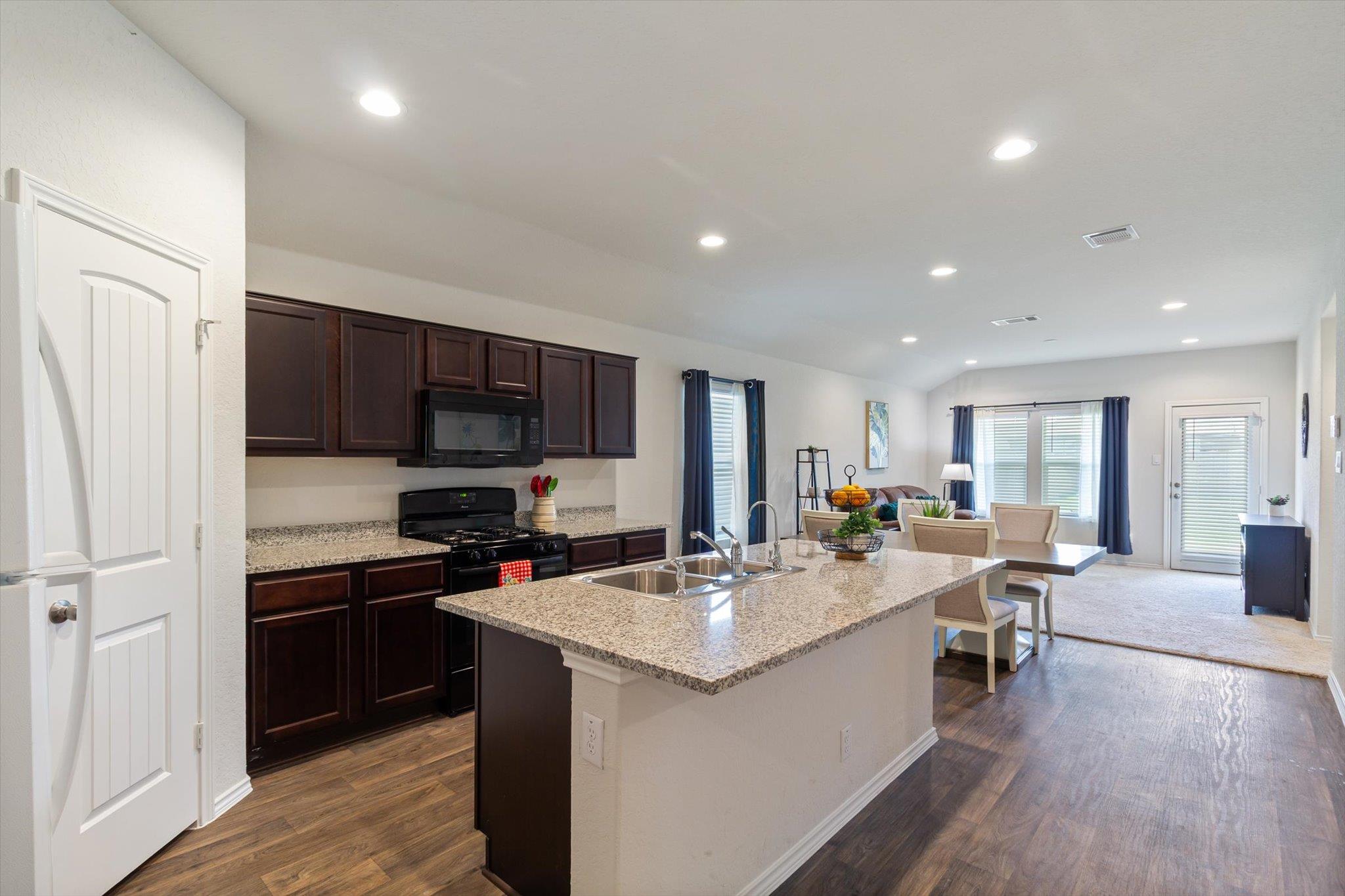 109 Falco LN