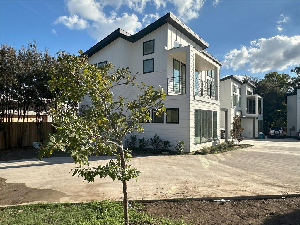 Photo of 2111 Prather LN #4, Austin, TX 78704 (MLS # 4271637)